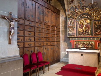 Fußheizung Kirche - unsere Lösungen im Überblick Fußraumheizung in den Kirchenbankreihen als effektive Methode der Kirchenheizung